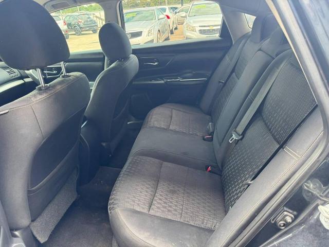 Photo of 2016 Gray Nissan Altima