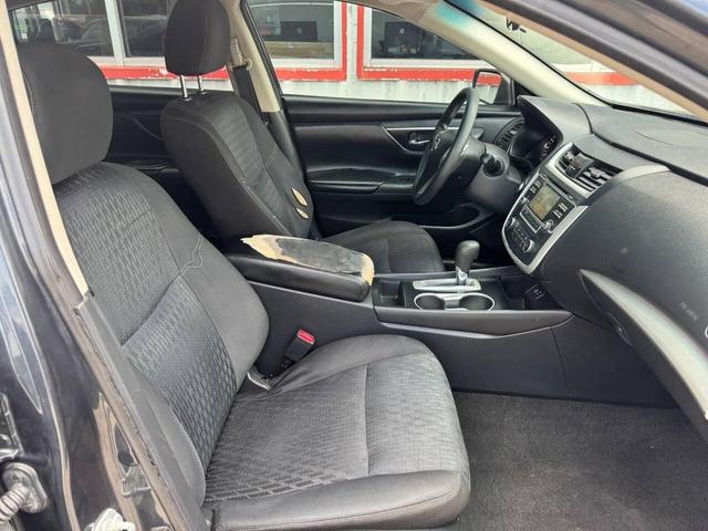 Photo of 2016 Gray Nissan Altima