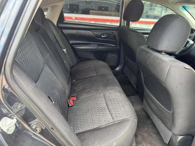 Photo of 2016 Gray Nissan Altima