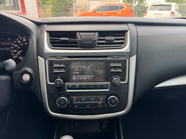 Photo of 2016 Gray Nissan Altima