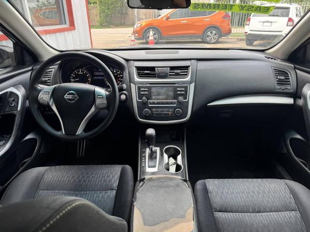 Photo of 2016 Gray Nissan Altima