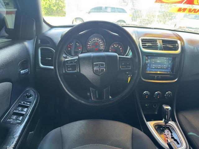 Photo of 2014 Gray Dodge Avenger