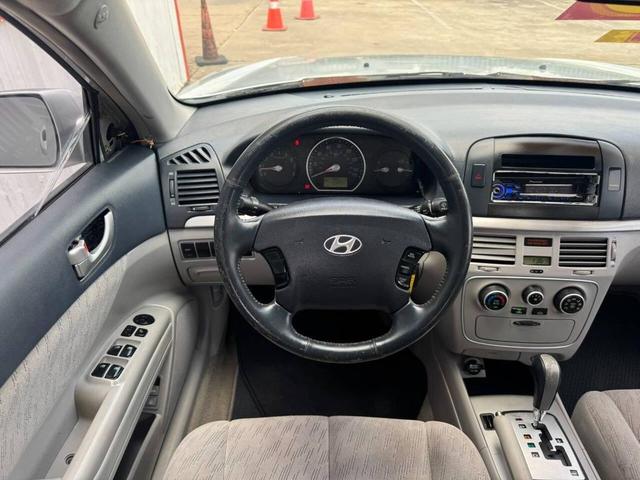 Photo of 2006 Silver Hyundai SONATA
