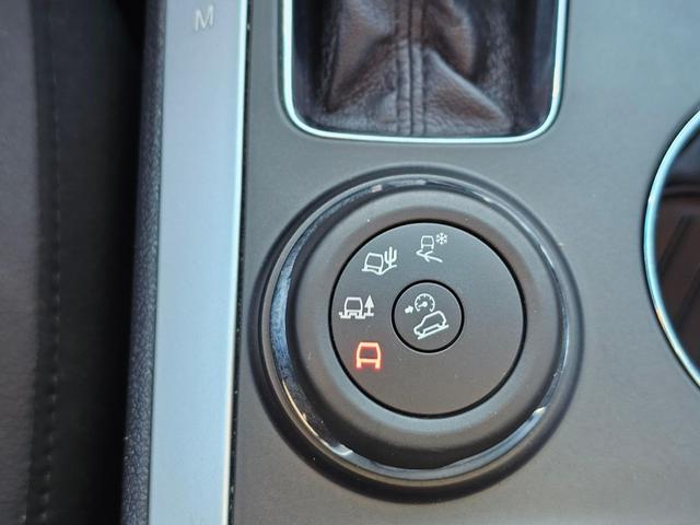 Photo of 2015 Tuxedo Black Metallic Ford Explorer