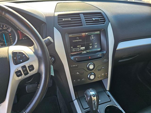 Photo of 2015 Tuxedo Black Metallic Ford Explorer