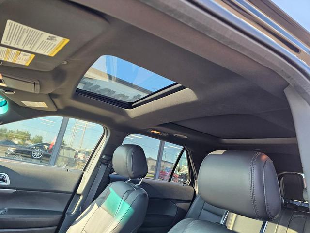 Photo of 2015 Tuxedo Black Metallic Ford Explorer