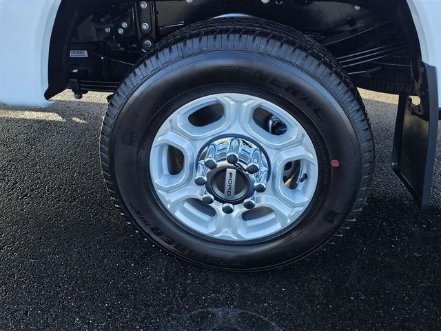 Photo of 2026 Oxford White Ford F-350