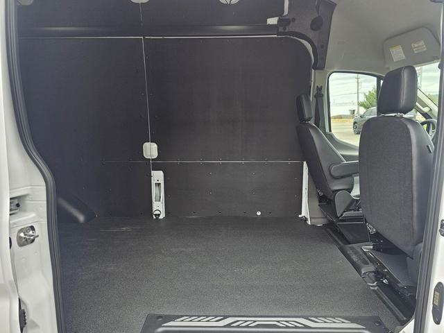 Photo of 2025 Oxford White Ford Transit-350