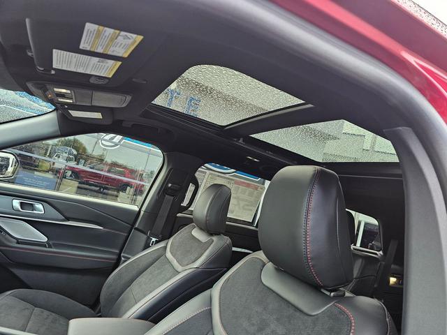 Photo of 2025 Rapid Red Metallic Tinted Clearcoat Ford Explorer