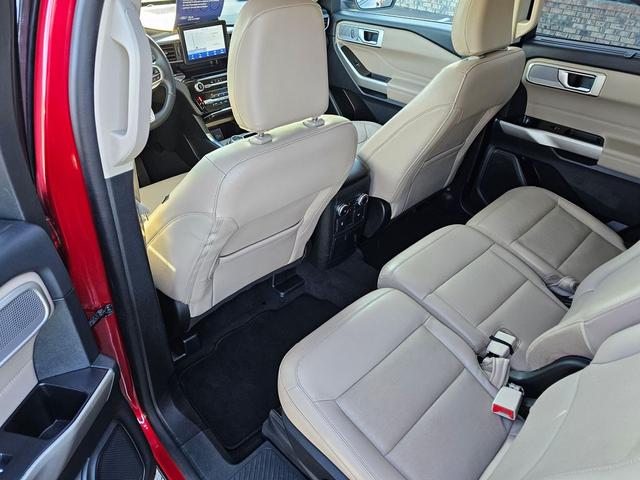 Photo of 2023 Rapid Red Metallic Tinted Clearcoat Ford Explorer