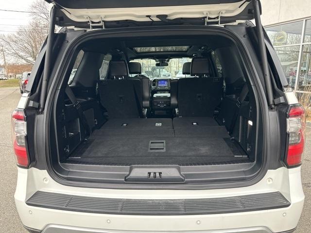 Photo of 2021 Star White Ford Expedition