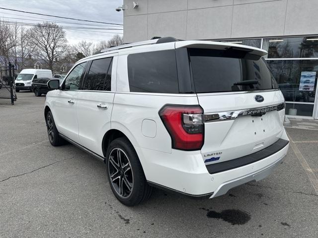 Photo of 2021 Star White Ford Expedition