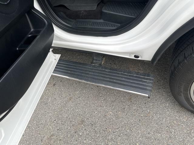 Photo of 2021 Star White Ford Expedition