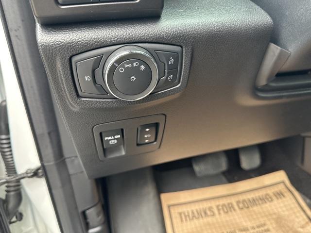 Photo of 2021 Star White Ford Expedition