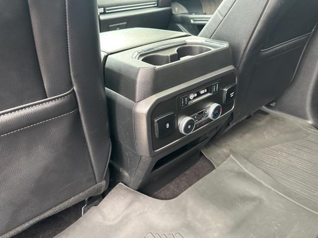 Photo of 2021 Star White Ford Expedition