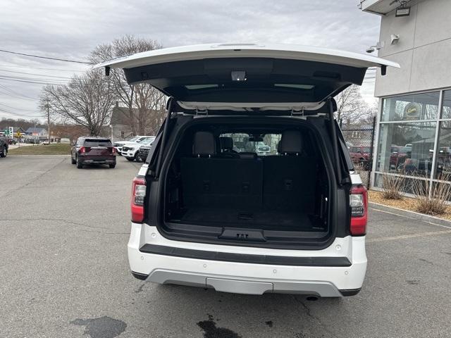 Photo of 2021 Star White Ford Expedition