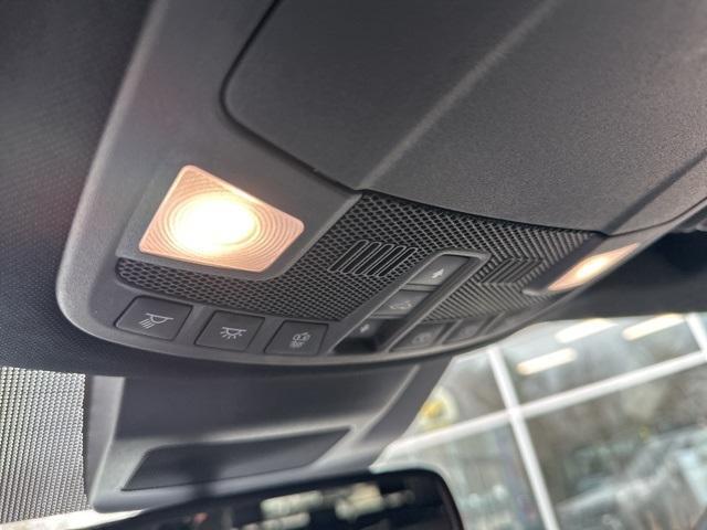 Photo of 2021 Star White Ford Expedition