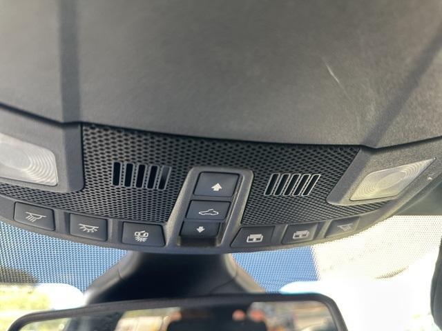 Photo of 2022 Star White Ford Edge