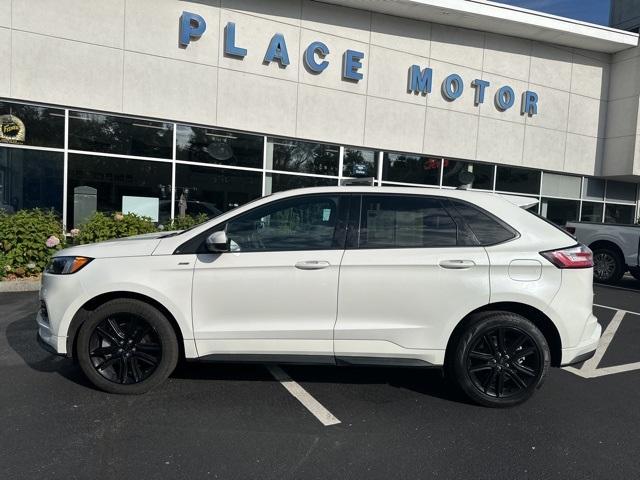 Photo of 2022 Star White Ford Edge