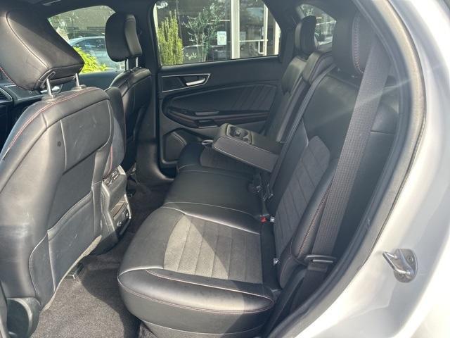Photo of 2022 Star White Ford Edge