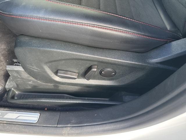 Photo of 2022 Star White Ford Edge