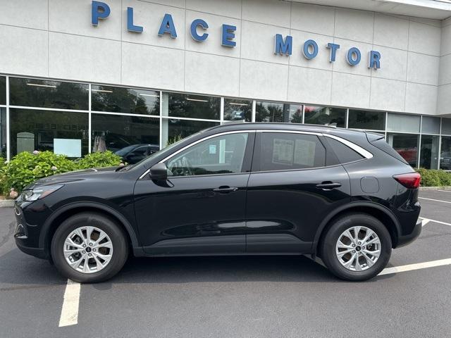 Photo of 2024 Agate Black Metallic Ford Escape