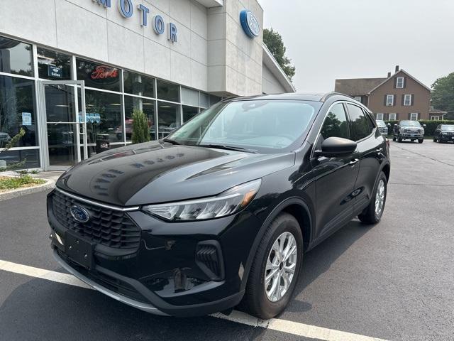 Photo of 2024 Agate Black Metallic Ford Escape