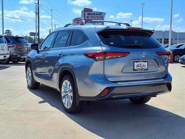 Photo of 2020 Moon Dust Toyota Highlander