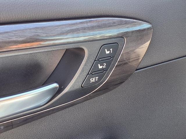 Photo of 2020 Moon Dust Toyota Highlander