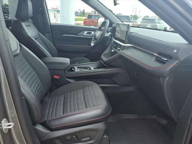 Photo of 2025 Carbonized Gray Metallic Ford Explorer