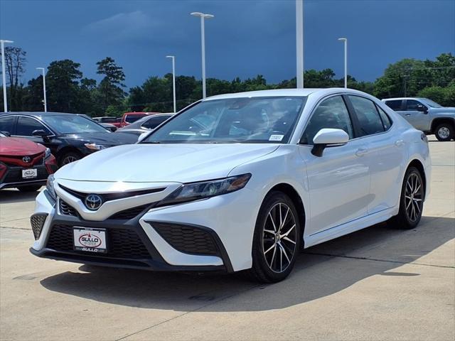 Photo of 2023 Ice Cap Toyota Camry