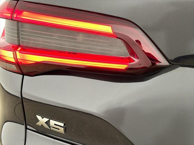 Photo of 2021 Black Sapphire Metallic BMW X5