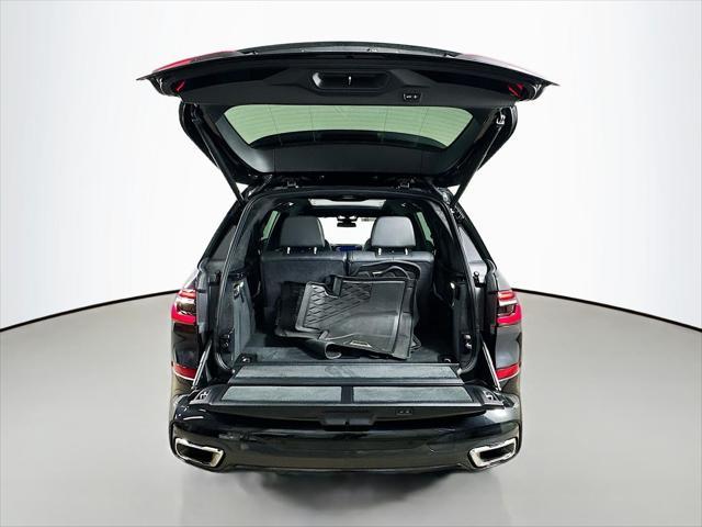 Photo of 2023 Black Sapphire Metallic BMW X7