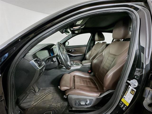 Photo of 2019 Black Sapphire Metallic BMW 330