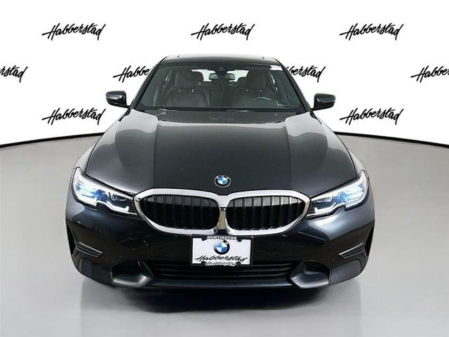 Photo of 2019 Black Sapphire Metallic BMW 330