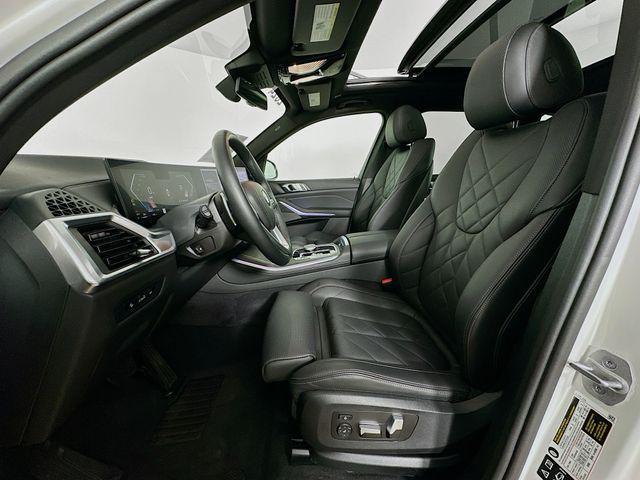 Photo of 2024 Mineral White Metallic BMW X5