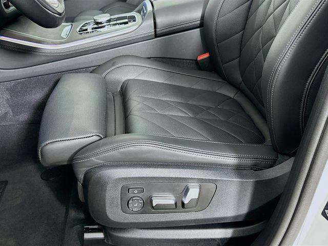 Photo of 2024 Mineral White Metallic BMW X5