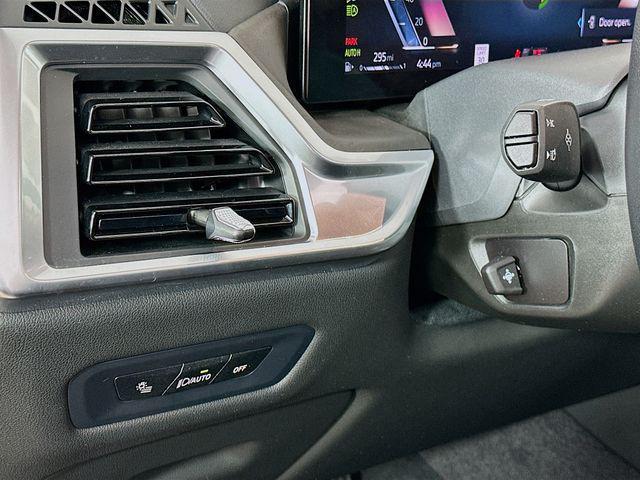 Photo of 2024 Mineral White Metallic BMW X5