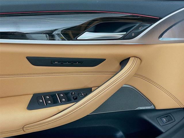 Photo of 2023 Alpine White BMW 530