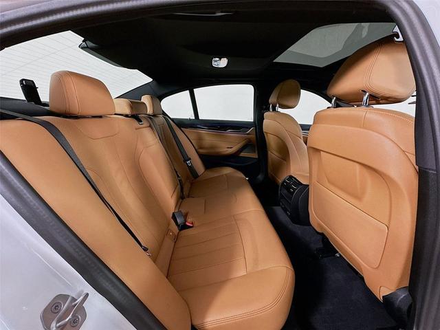 Photo of 2023 Alpine White BMW 530