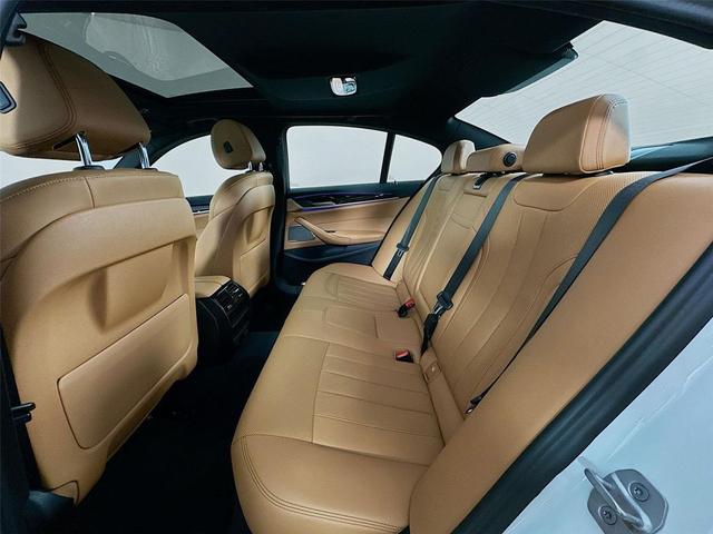 Photo of 2023 Alpine White BMW 530