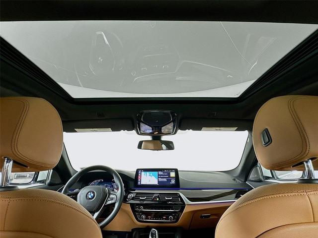Photo of 2023 Alpine White BMW 530