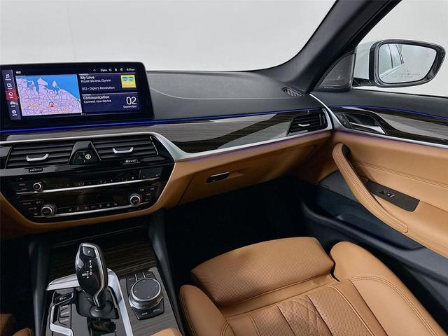 Photo of 2023 Alpine White BMW 530