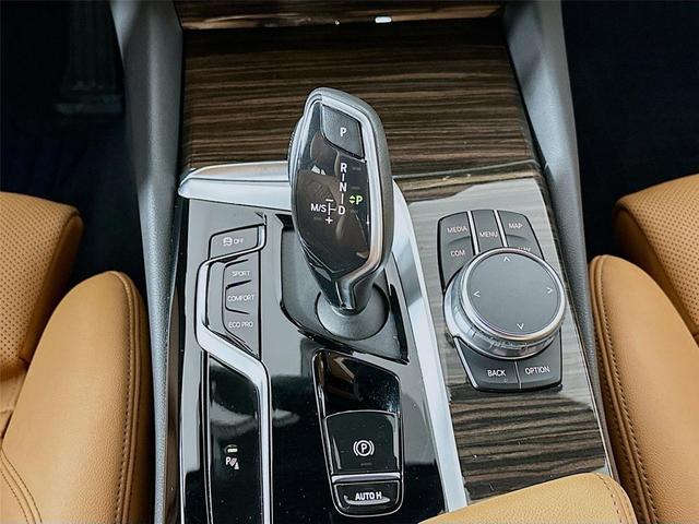 Photo of 2023 Alpine White BMW 530