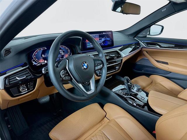 Photo of 2023 Alpine White BMW 530