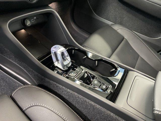 Photo of 2026 Crystal White Volvo XC40