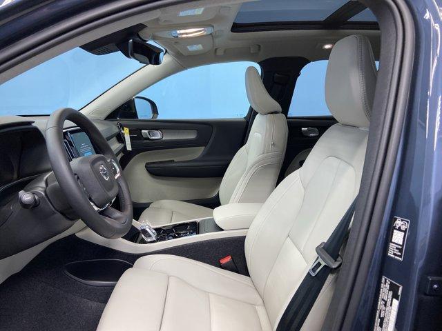 Photo of 2026 Denim Blue Volvo XC40