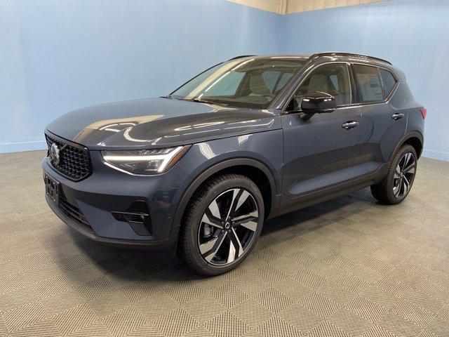 Photo of 2026 Denim Blue Volvo XC40