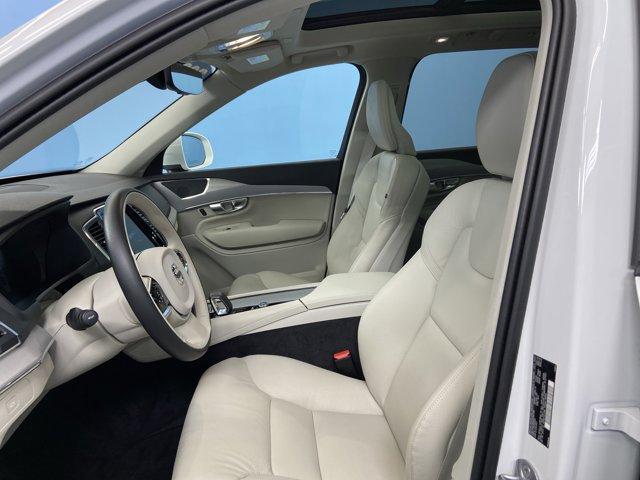 Photo of 2024 Crystal White Volvo XC90