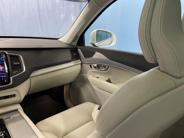 Photo of 2024 Crystal White Volvo XC90